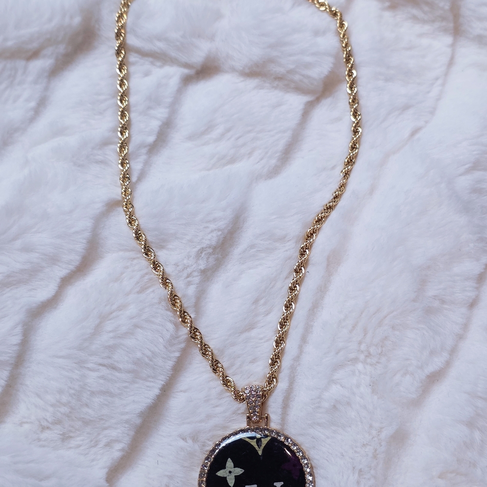 Gold and Black Pendant Necklace - Picture 3 of 4